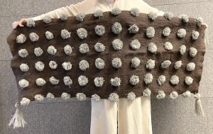 チアパス チャムラ 羊毛 ポンポン付きレボソ  ショール [ダークブラウン＆グレー]
																													