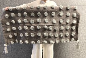 チアパス チャムラ 羊毛 ポンポン付きレボソ  ショール [チャコールグレー＆ライトグレー]
																													