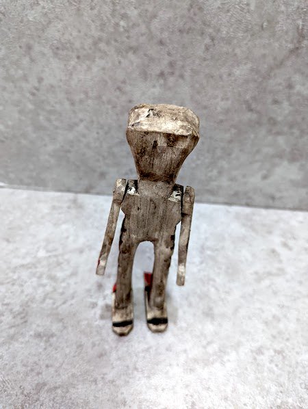 グアテマラ 木彫り人形 がいこつ カラベラ 死者の日 アトティラン 