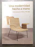 メキシコシティ UNAM MUAC [展覧会カタログ Un Modernidad Hecho A Mano] 2022
																													