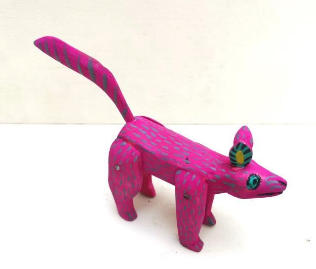 コヨーテ　メキシコ　木彫り　民藝　オアハカウッドカービング　郷土玩具　置物 オアハカ ウッドカービング | コヨーテ ピンク 14cm - メキシコ