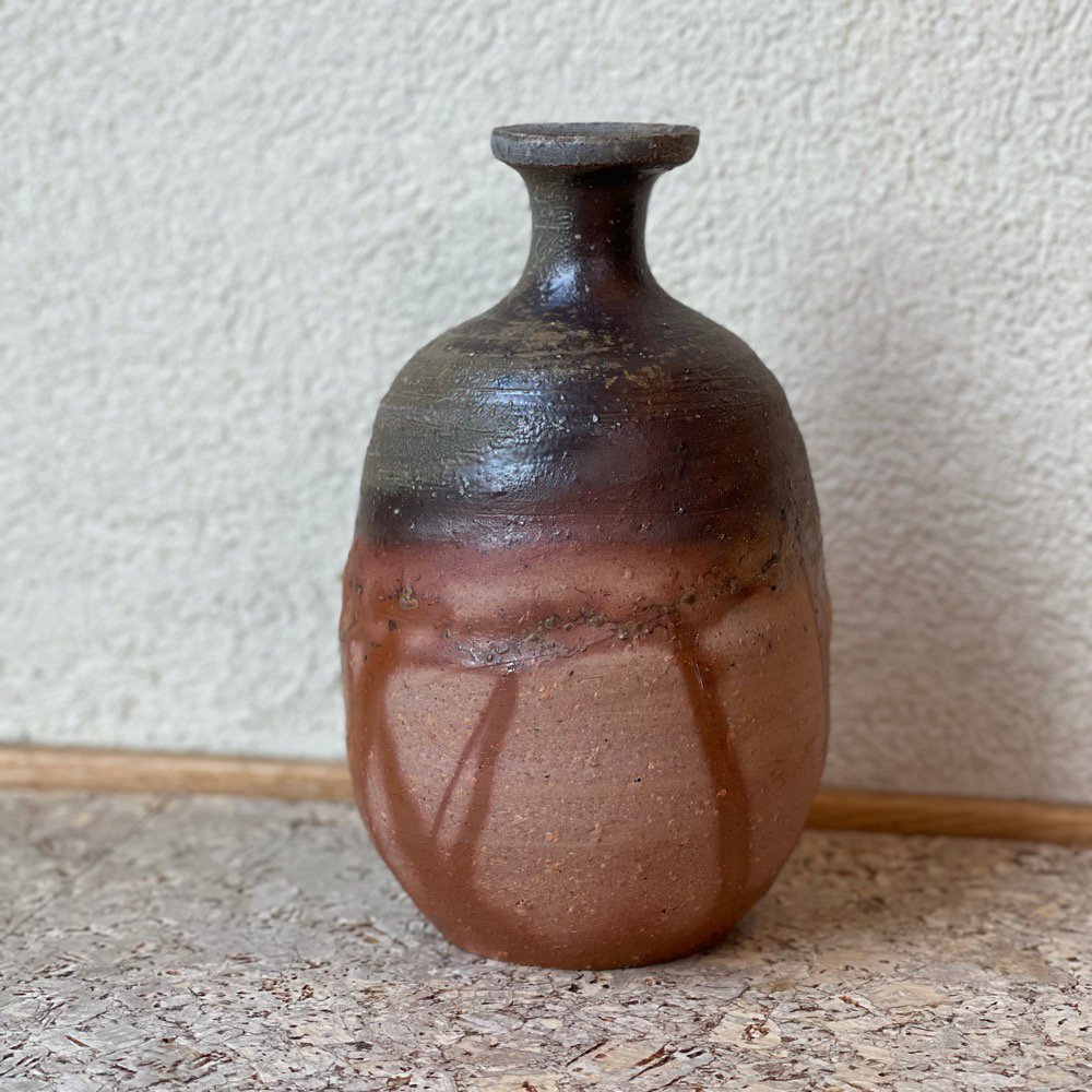 小西陶藏の作品】これで完璧！かせゴマと緋襷の通好み酒器セット - 陶古窯オンラインショップ