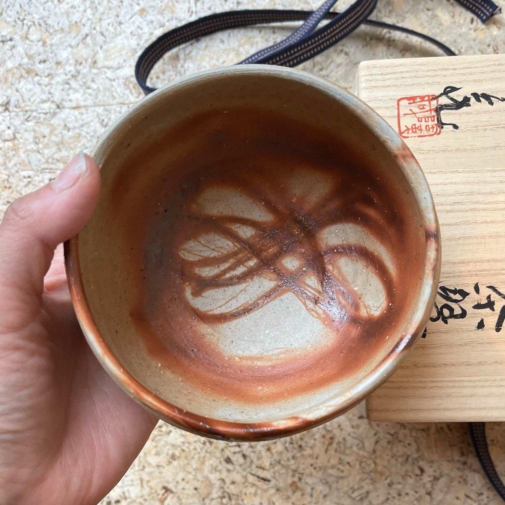 小西陶藏の作品】 穴窯緋襷抹茶茶碗 - 陶古窯オンラインショップ