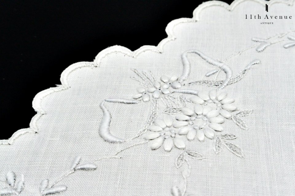 アンティーク スイス アペンツェル刺繍 精緻な白糸刺繍 プチスカラップドイリー