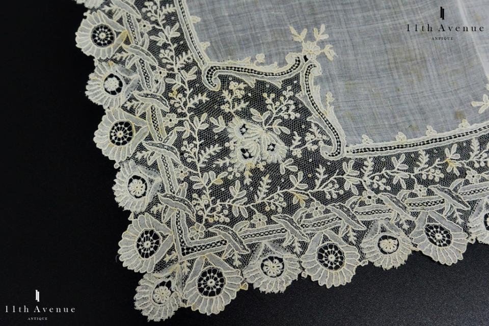 アンティーク ポワンドガーズ ブリュッセルデュセスレースハンカチ イニシャル刺繍おそらく花嫁が結婚式に持った