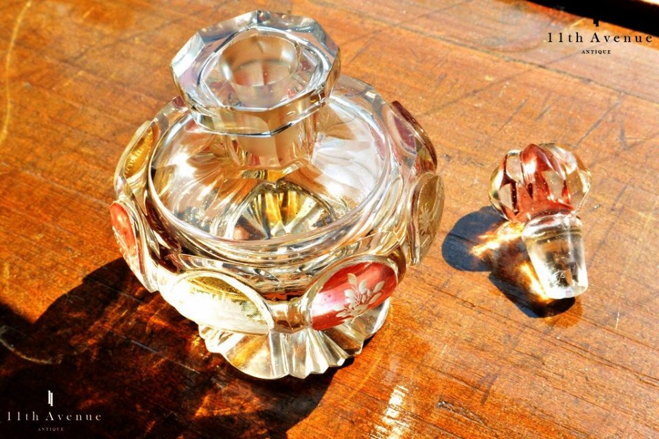 ボヘミア【アンティーク】グラヴィール装飾の香水瓶 - 西洋 