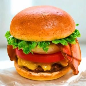 クラシック厚切りベーコンハンバーガー<img class='new_mark_img2' src='https://img.shop-pro.jp/img/new/icons58.gif' style='border:none;display:inline;margin:0px;padding:0px;width:auto;' />
