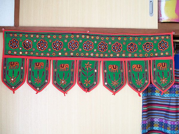 インド 刺繍 タペストリー 飾り ゾウ 花 グリーン