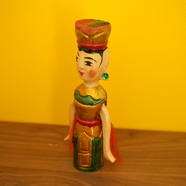 ベトナム 水上人形劇 木の人形（マントを広げる女性）【画像2】