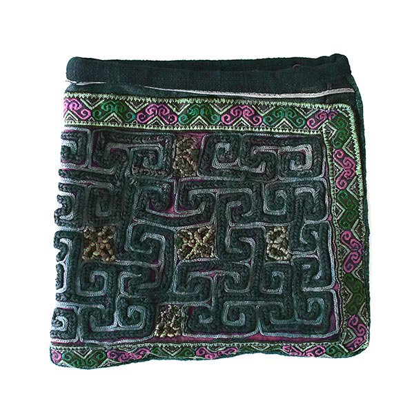 黒モン族 古布 刺繍 ポーチ（正方形 B 16×17）民族 刺繍 / ベトナム直輸入