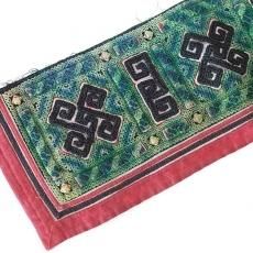 一点もの】モン族刺繍 古布 C 黒モン族 襟部分 リメイク素材