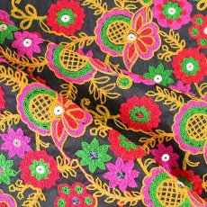 【1点のみ】インド ラジャスタン刺繍布 ブラック スパンコール 幅約109cm / 20cm 切り売り 