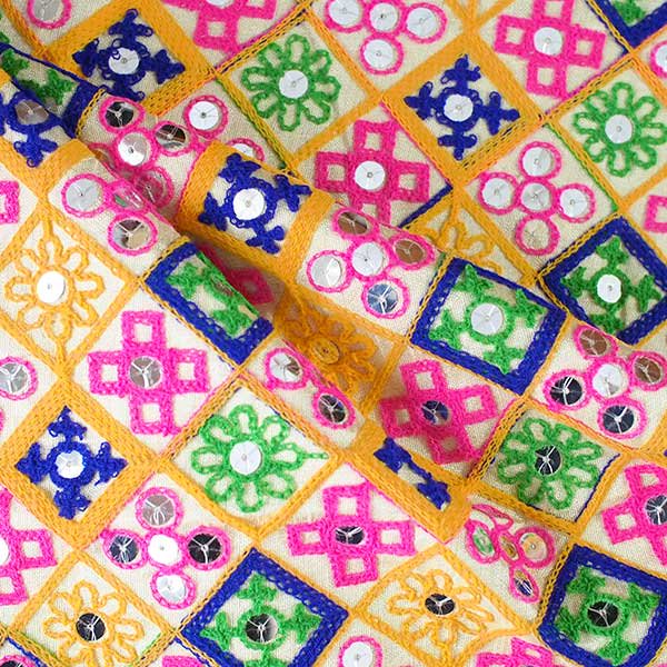 インド　グジャラート　カッチ刺繍　布地　スパンコールハンドメイド