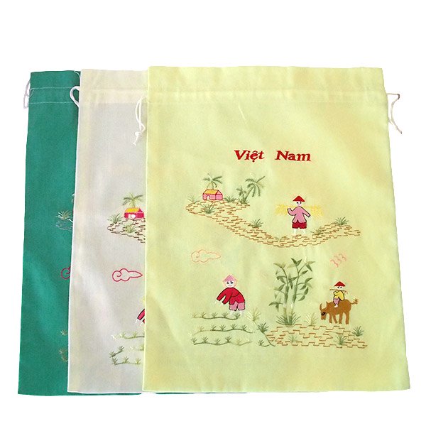 ベトナム 刺繍 巾着 水牛に乗る子供と田植えをする人 3色 大サイズ 37×28