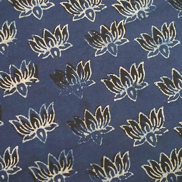 インド ウッドブロック 木版藍染め 布  蓮 ロータス  幅約113×95 切りっぱなし【画像6】