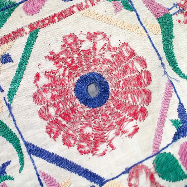 【一点もの】インド トーラン C 刺繍タペストリー のれん ミラーワーク 幸運 縁起物【画像7】