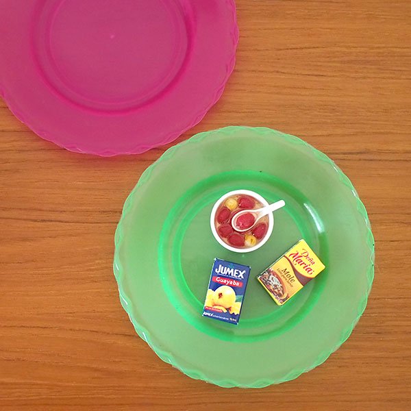 ベトナム  波型 プラスチック 皿  中サイズ   ピンク グリーン 直径約18cm カラフル レトロ ポップ【画像8】