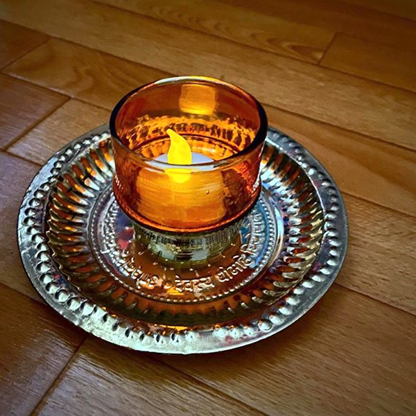 インド 梵字 オーンの皿 直径約22cm 祭壇の際におかずを盛り付けるために使用されるお皿【画像6】