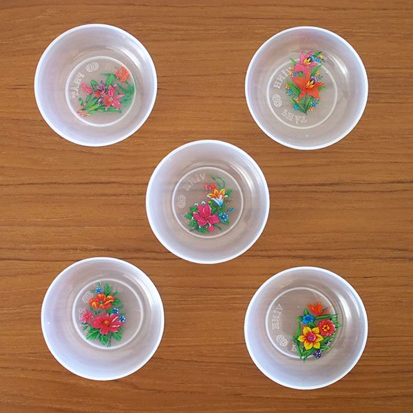 ベトナム 花柄 プラスチック 小皿 直径 約8cm  高さ 3.5cm レトロかわいい【画像1】
