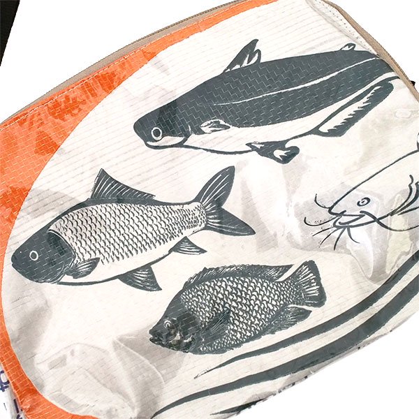 ベトナム 飼料袋 リメイク 斜めがけバッグ 魚 オレンジ （ビニールコーティング マチあり）【画像2】