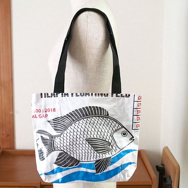 ベトナム 飼料袋 リメイク バッグ 魚 ブルー （肩掛けOK ビニールコーティング マチあり）【画像6】
