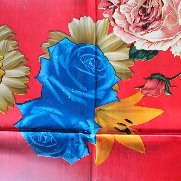 ベトナム  ビニールクロス  薔薇と花 レッド 約188×136cm レトロ ポップ アジアン食堂【画像2】