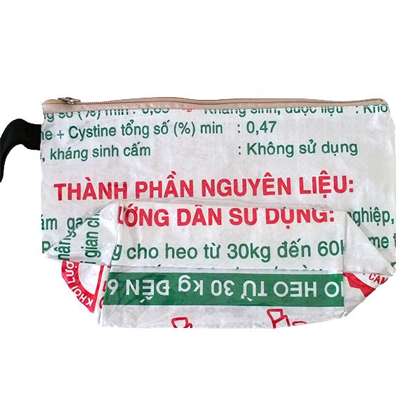 【大きめサイズ】ベトナム 飼料袋 リメイク ポーチ ブタ レッド （ビニールコーティング マチあり）【画像2】