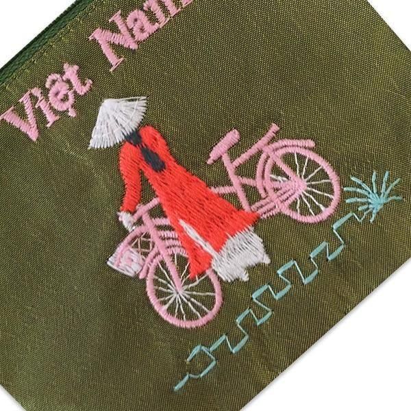 アオザイ日和 アオザイと南国ヤシの木のベトナム 刺繍 ポーチ