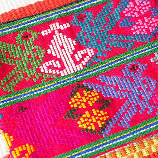 グアテマラ ウィピル 鳥刺繍 ポーチ（レッド）