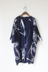 <img class='new_mark_img1' src='https://img.shop-pro.jp/img/new/icons5.gif' style='border:none;display:inline;margin:0px;padding:0px;width:auto;' />小花に草模様浴衣前タックワンピース