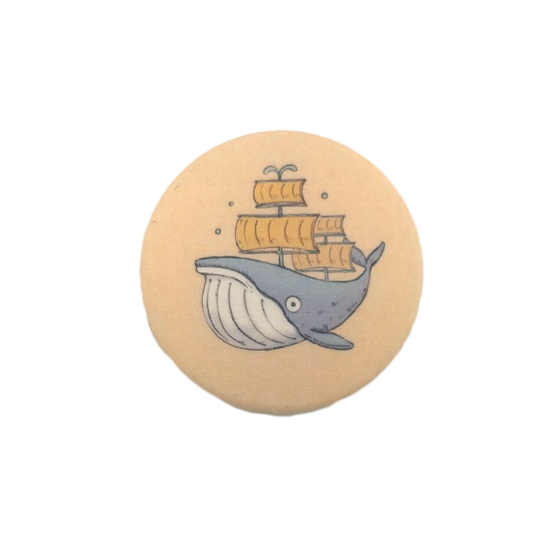 缶バッジ くじら By Misato Fewmany Online Shop