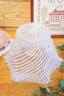 ホワイトオパールセント ストライプフリルボウル - アンティーク