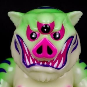 TIGER TOY】妖怪武怠牙(ようかいぶたいが墓場の画廊限定蓄光） - Sofvi