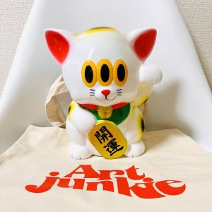 開運】招きカームキャット200％ - Sofvi & T-shirt「ART JUNKIE TOKYO 
