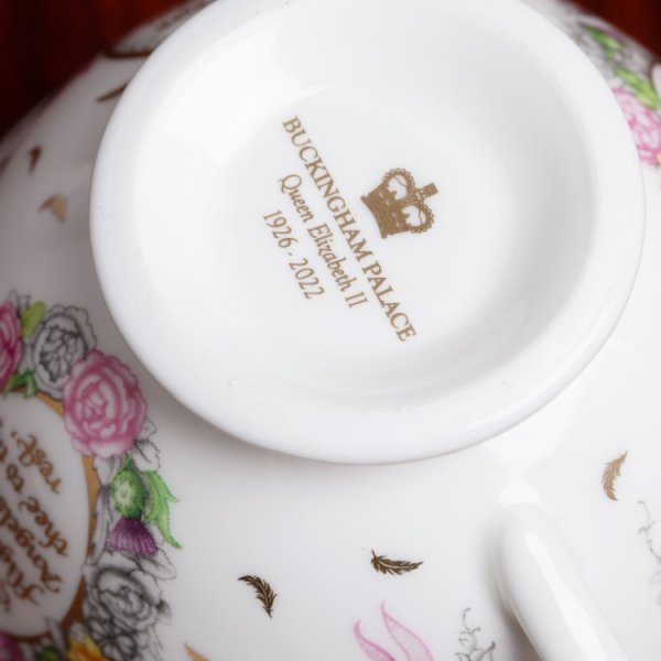 ロイヤルコレクション Royal Collection エリザベス2世女王記念 Teacup And Saucer ティーカップ＆ソーサー -  西洋陶磁器・テーブルウエア｜アルテサニア・ノーブレ Artesania Noble