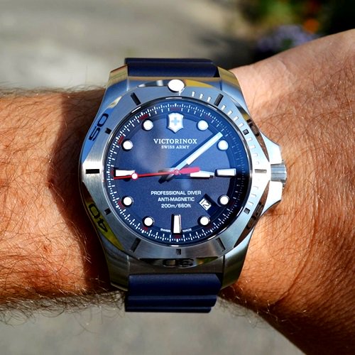Victorinox I.N.O.X Professional Diver腕時計ベルトにも使用感あり