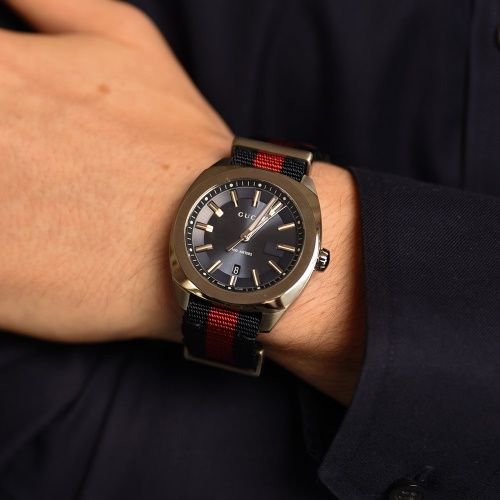 グッチ　時計　メンズ　GG2570　YA142304　ブルー×ブルーレッドブルーナイロンベルト- 腕時計の通販ならワールドウォッチショップ