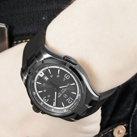 316 【美品】ビクトリノックス時計　メンズ腕時計　ナイトビジョン　高機能時計