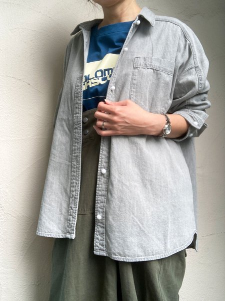 QTUME】Denimパール釦シャツ - Carry On ONLINE STORE