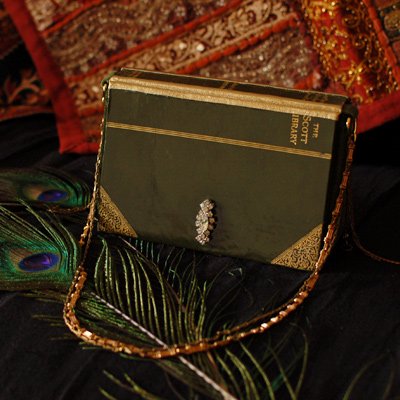 Clutch<br>[Antique book green]