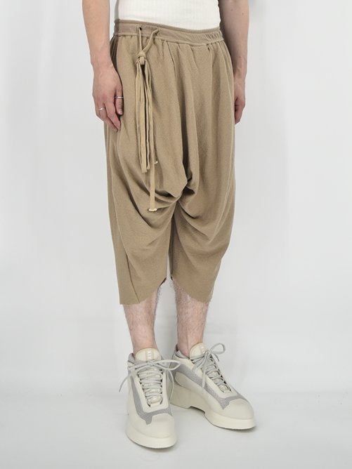 JULIUS[ユリウス]Shirring Crotch Cropped Pants -SAND- シャーリングクロッチクロップドパンツ 697PAM9  / GORDINI 大阪