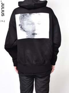 JULIUS SEAMED SLEEVE PRINT HOODIE