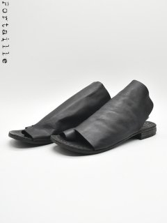 Portaille EXCLUSIVE Waxed horse Tong Sandals - High cut -<img class='new_mark_img2' src='https://img.shop-pro.jp/img/new/icons8.gif' style='border:none;display:inline;margin:0px;padding:0px;width:auto;' />