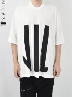 NILøS KAMON PRINT T-SHIRT -WHBK-<img class='new_mark_img2' src='https://img.shop-pro.jp/img/new/icons8.gif' style='border:none;display:inline;margin:0px;padding:0px;width:auto;' />
