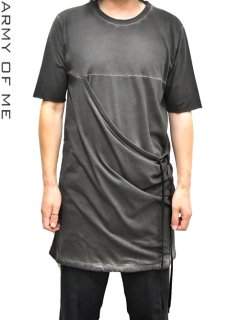 ARMY OF ME Draped Side Pocket T-Shirt<img class='new_mark_img2' src='https://img.shop-pro.jp/img/new/icons8.gif' style='border:none;display:inline;margin:0px;padding:0px;width:auto;' />