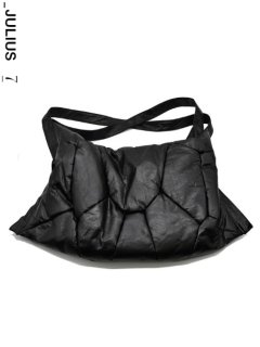 _JULIUS EDGE SEAM LEATHER PADDED SHOULDER BAG<img class='new_mark_img2' src='https://img.shop-pro.jp/img/new/icons8.gif' style='border:none;display:inline;margin:0px;padding:0px;width:auto;' />