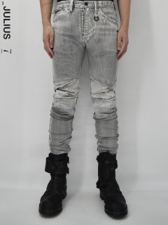 _JULIUS ARCED SKINNY PANTS -PLASTER-<img class='new_mark_img2' src='https://img.shop-pro.jp/img/new/icons8.gif' style='border:none;display:inline;margin:0px;padding:0px;width:auto;' />