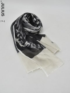 _JULIUS CLEAR PRINT SCARF<img class='new_mark_img2' src='https://img.shop-pro.jp/img/new/icons8.gif' style='border:none;display:inline;margin:0px;padding:0px;width:auto;' />