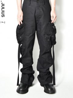 JULIUS Gasmask Cargo Pants<img class='new_mark_img2' src='https://img.shop-pro.jp/img/new/icons8.gif' style='border:none;display:inline;margin:0px;padding:0px;width:auto;' />