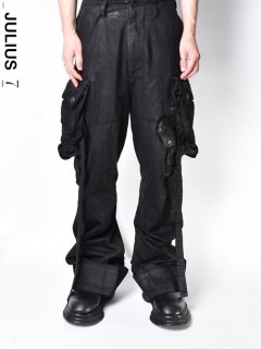 JULlUS Coated Gasmask Cargo Pants<img class='new_mark_img2' src='https://img.shop-pro.jp/img/new/icons8.gif' style='border:none;display:inline;margin:0px;padding:0px;width:auto;' />